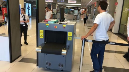 Интроскоп для досмотра мало и среднегабаритного багажа в аэропорту